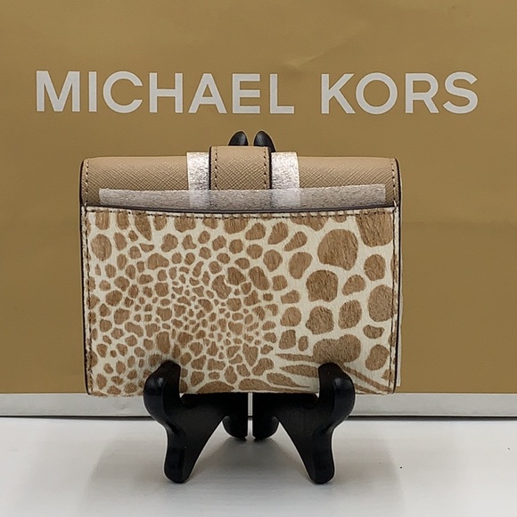 MICHAEL KORS
Carmen Medium Flap Bifold Faux Fur-Leather Wallet
Camel color - Picture 6 of 16
